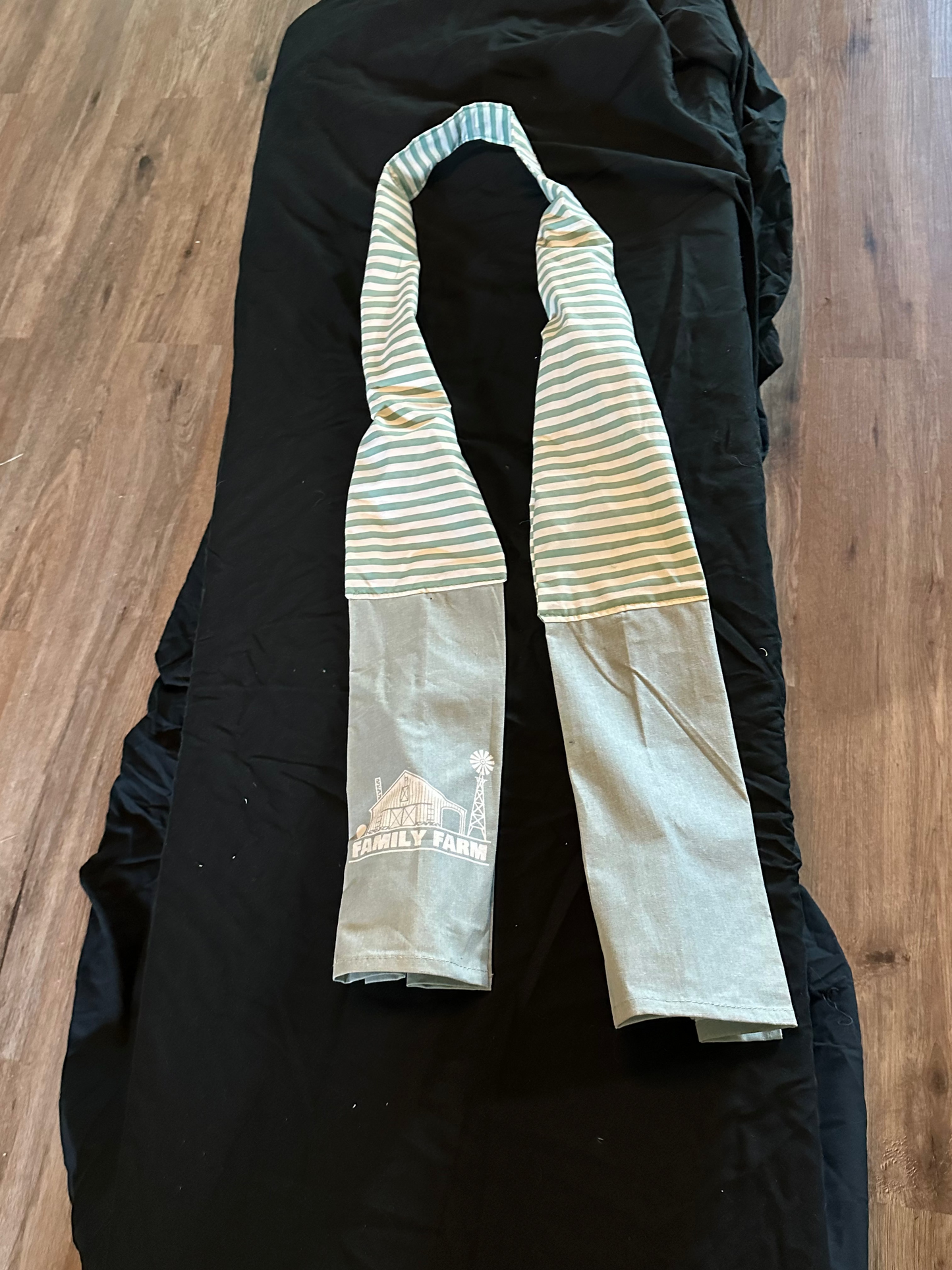 Green stripes family farm kitchen boa