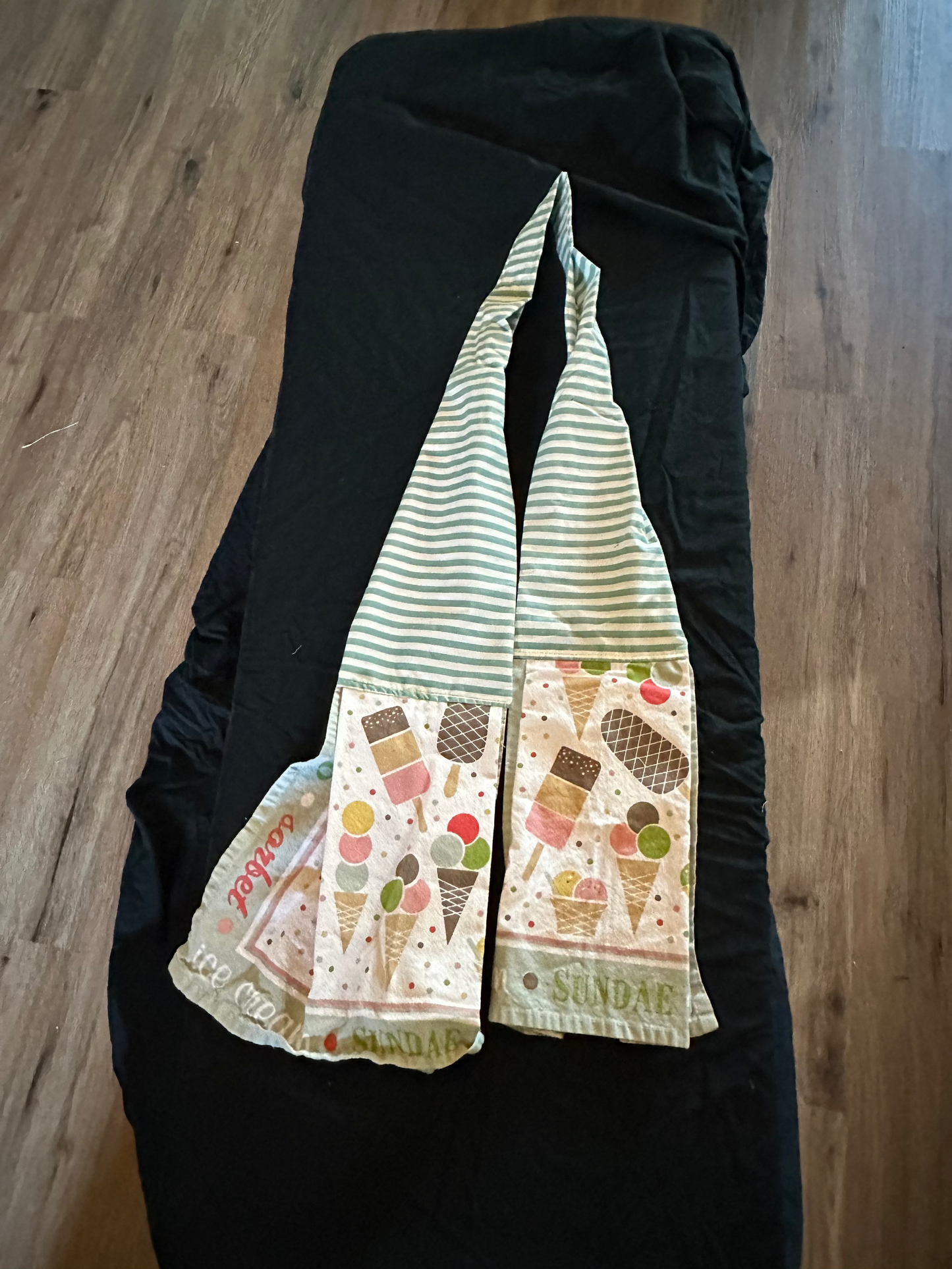 Striped ice cream kitchen boa